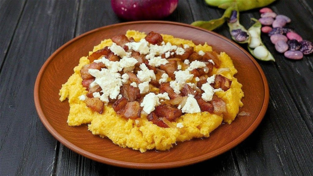 Кулеша з шкварками