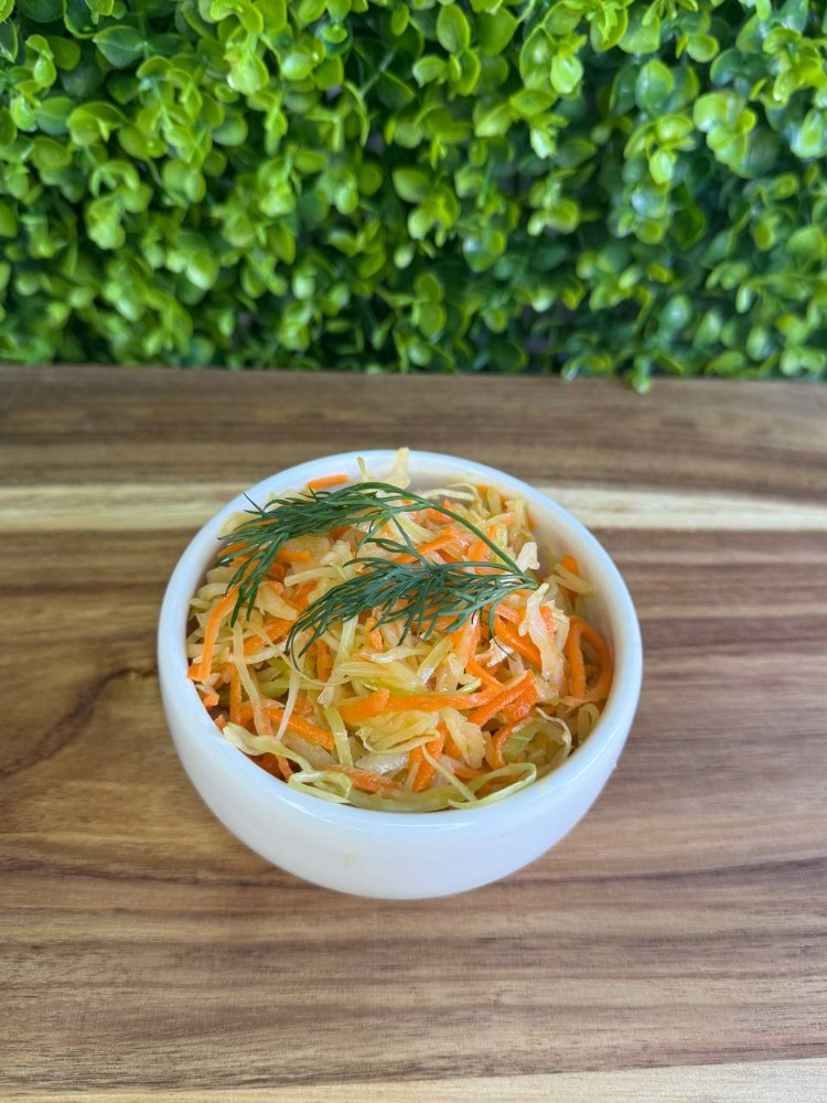 Салат з свіжої капусти і моркви