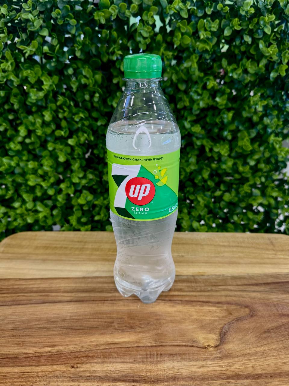 Напій 7 UP 0,5л.