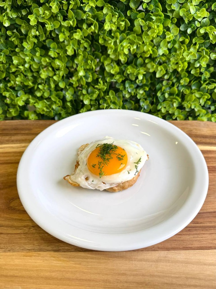 Біфштекс з яйцем