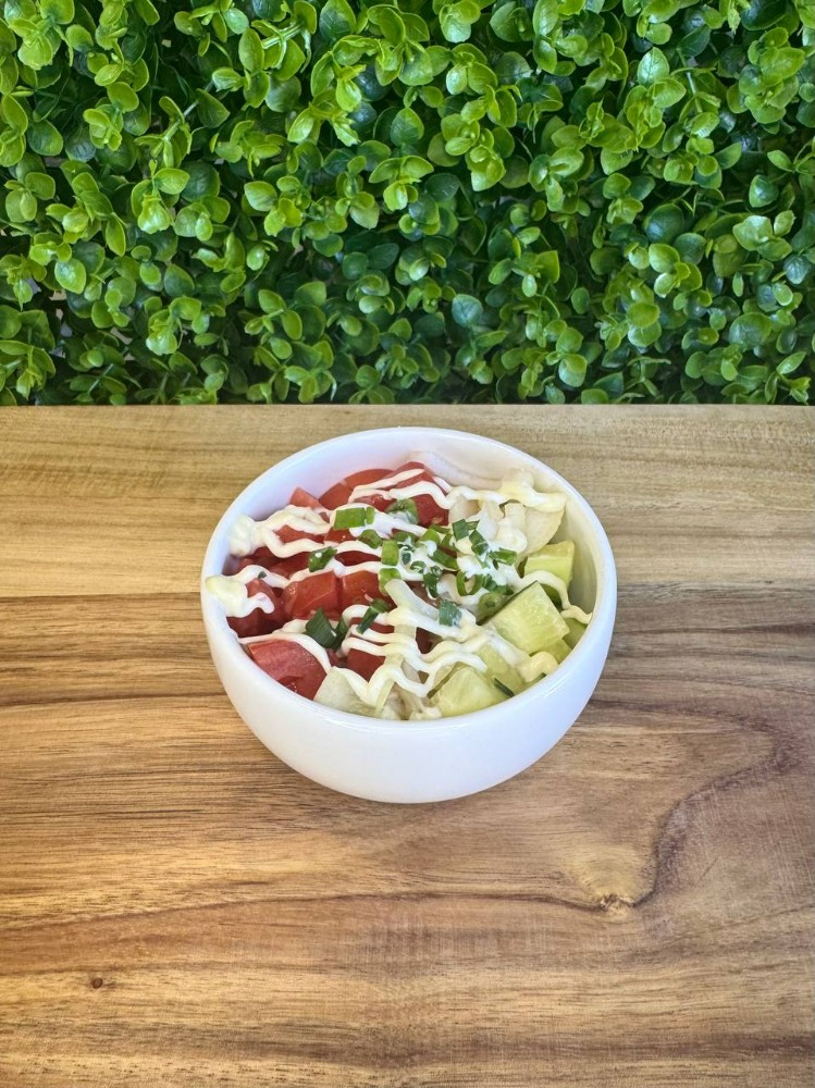 Салат з огірками і томатами (майонез)