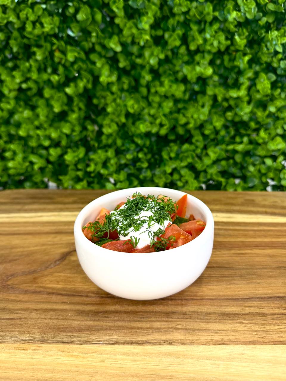 Салат з огірками і томатами (сметана)