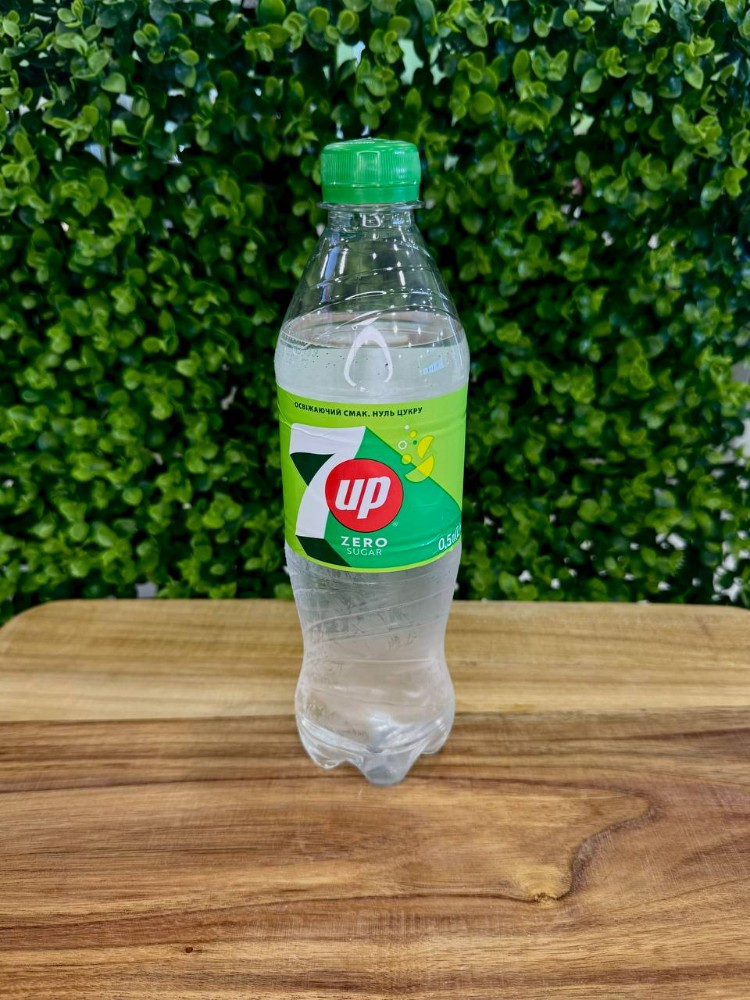 Напій 7 UP 0,5л.