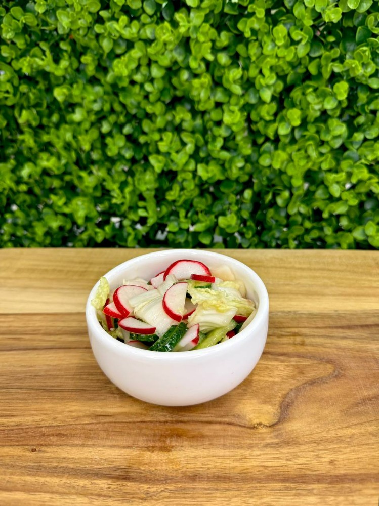 Салат з огірка та редиски