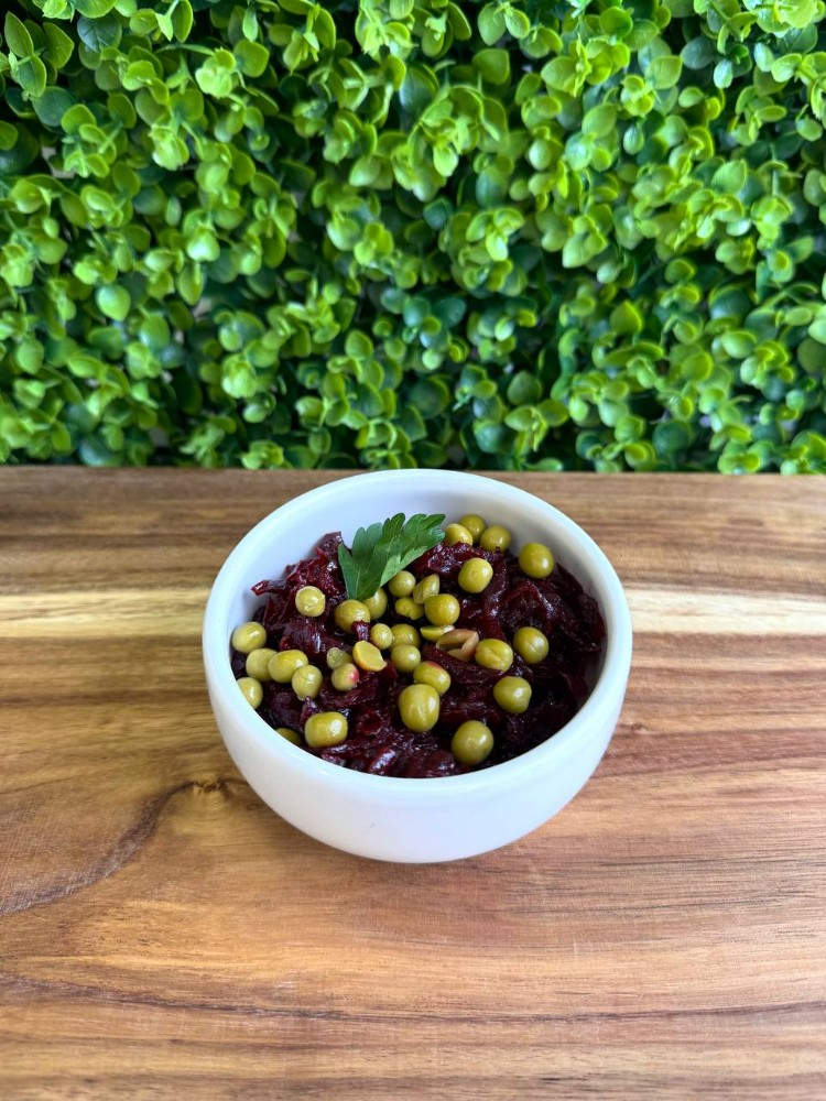 Салат з буряка і горошка
