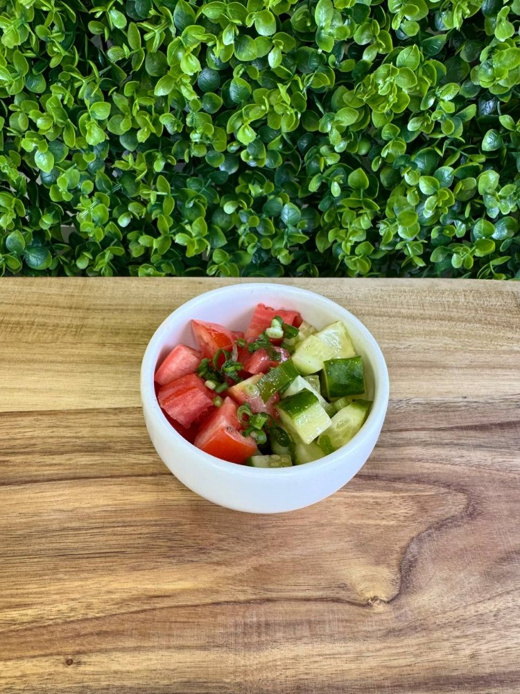 Салат з огірками і томатами (олія)