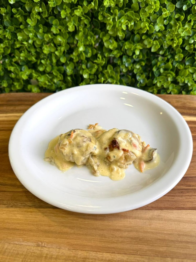 Курячі мітболи у вершковому соусі