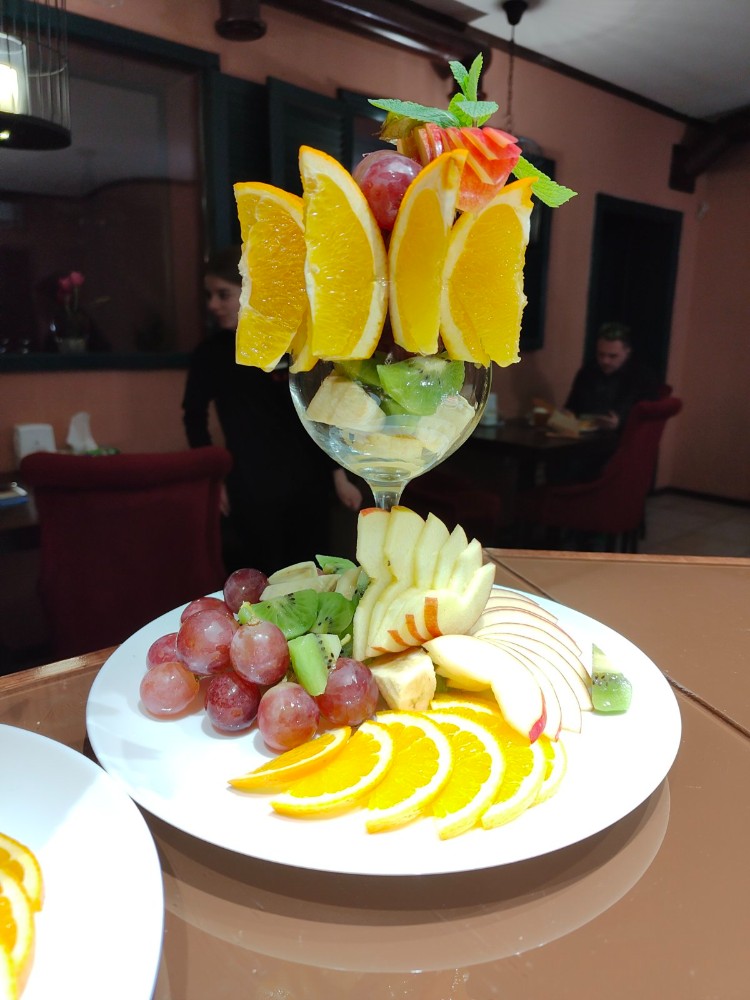 Фруктова нарізка асорті (100г)