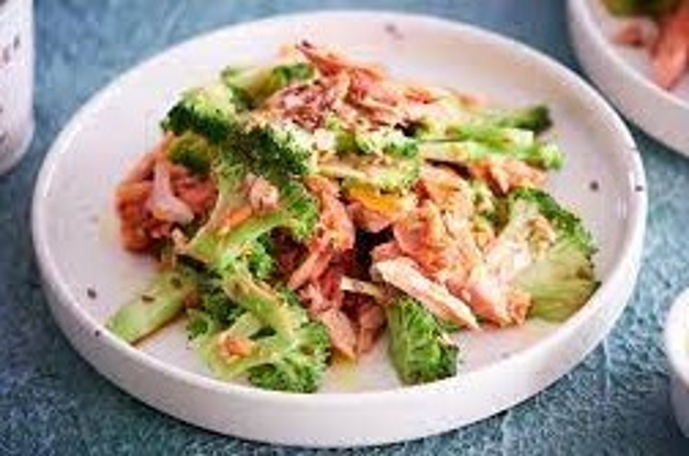 Салат з лососем та броколі (250г)