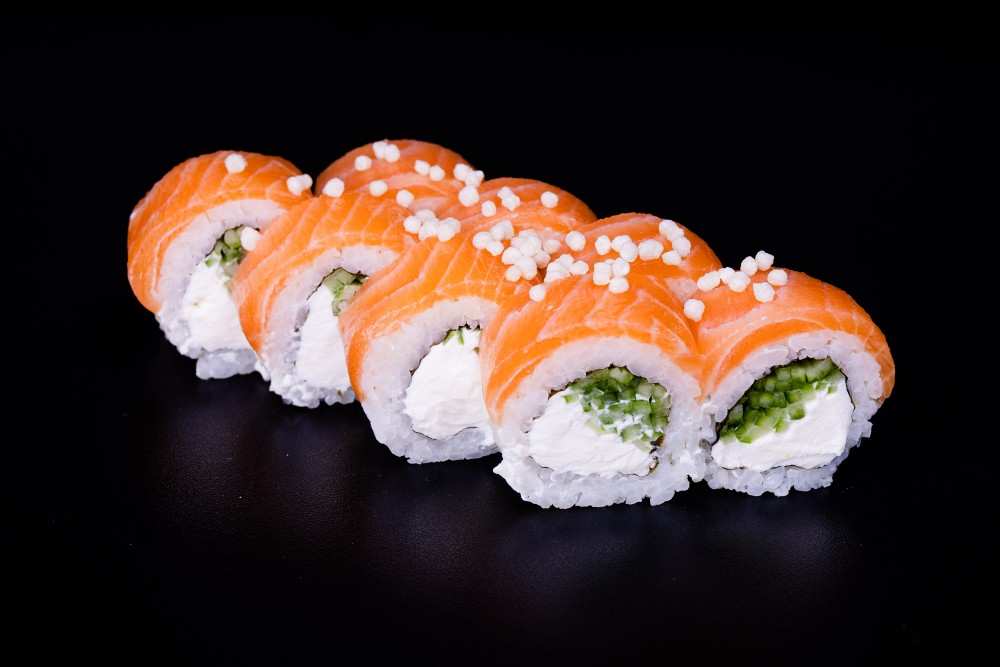 Філадельфійський рол з копченим лососем 