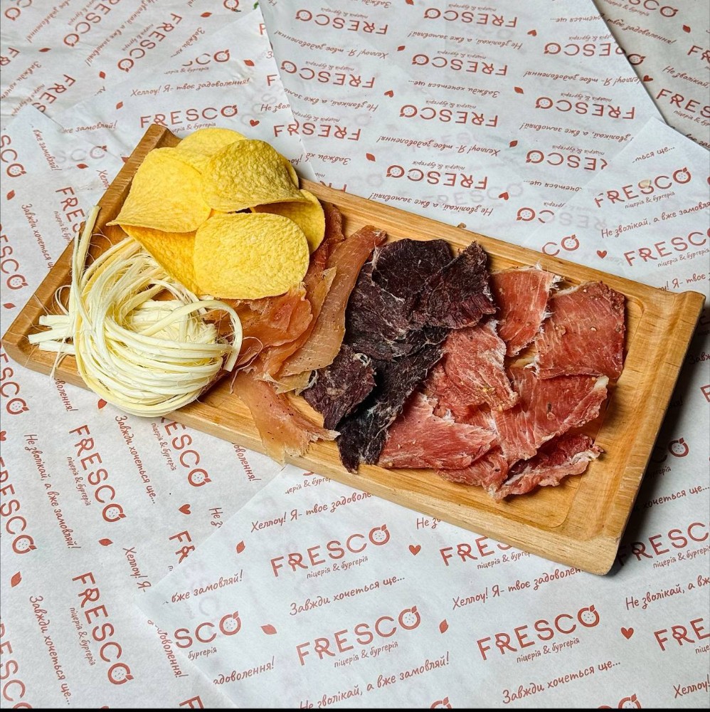 Асорті під пиво з м'ясними  джерками