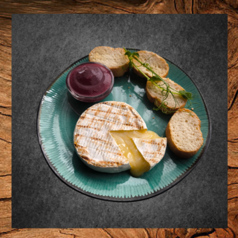 Сир камамбер з ягідним кюлі