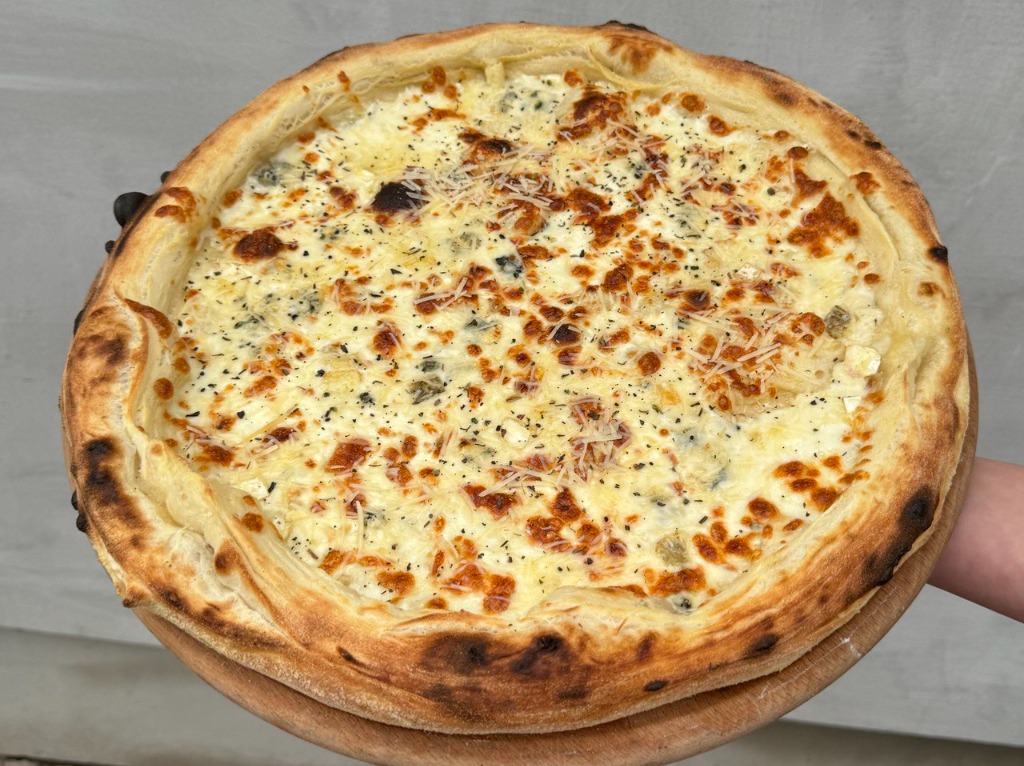 Піца "Сирна"