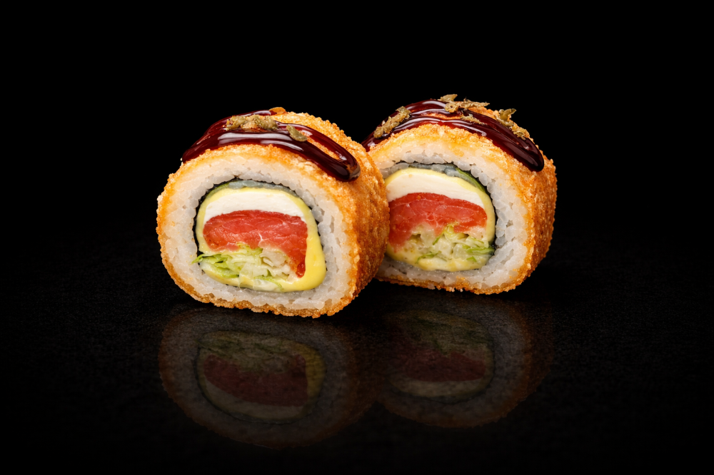 Теплий рол з копченим лососем (330 грамів)