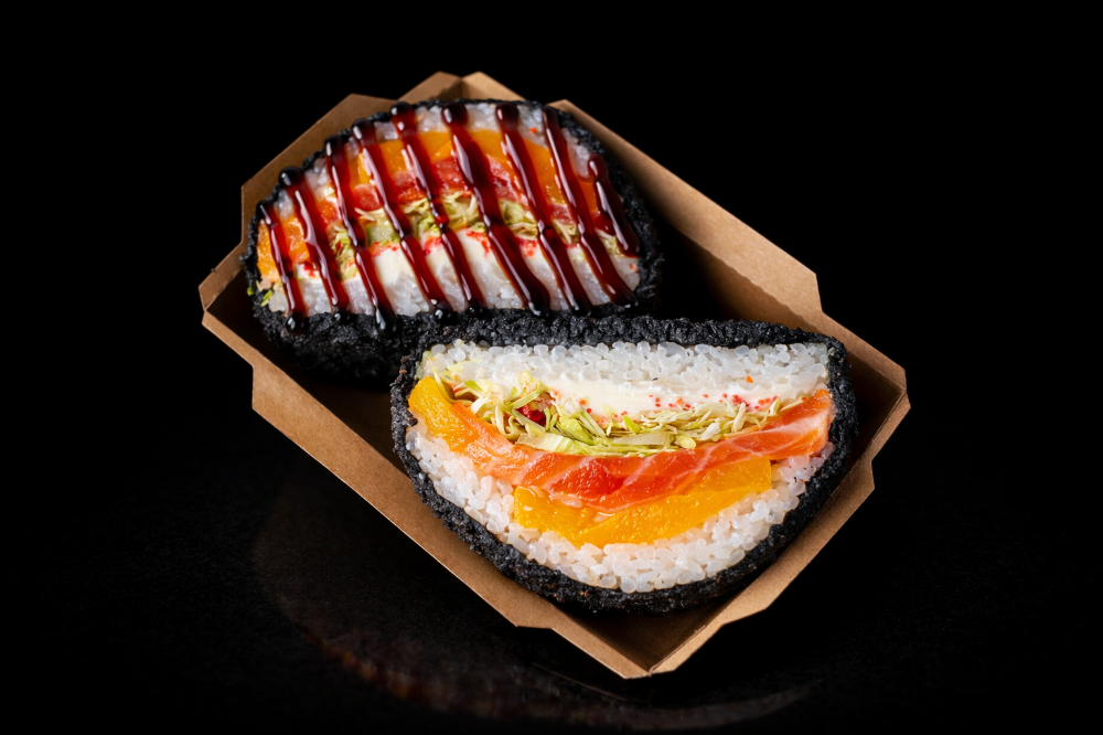 Сушібургер з лососем х/к карбон блек (300 грамів)