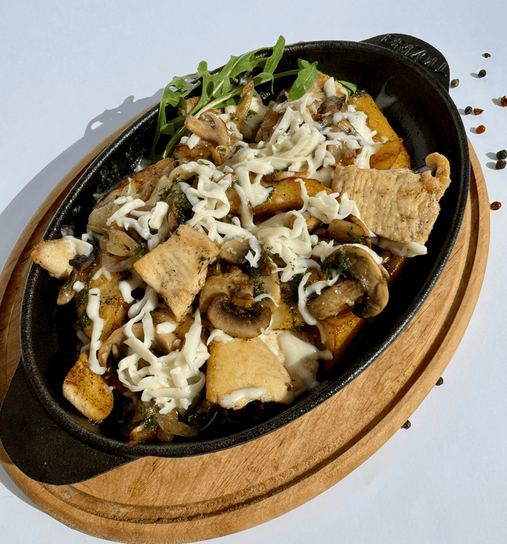 Пательня з куркою та грибами
