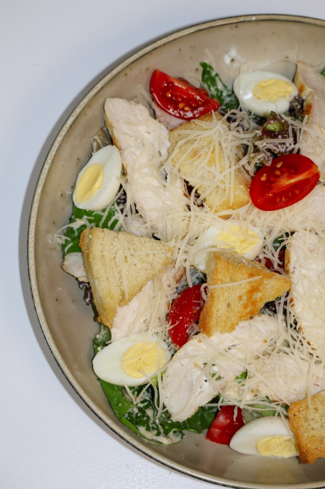 Салат цезар з куркою