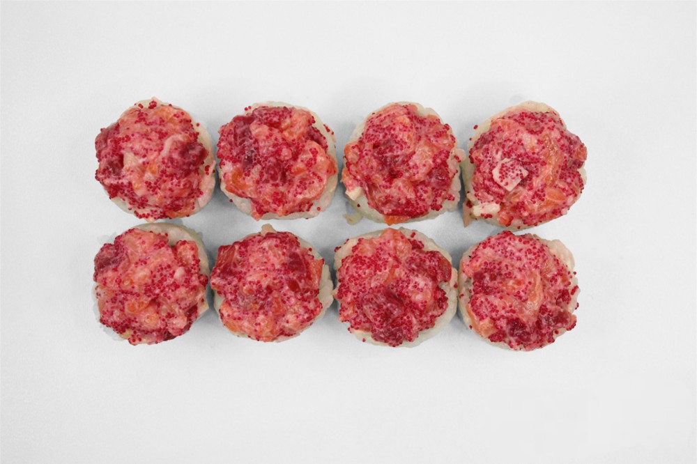 Рол з лососем і тобіко GLV