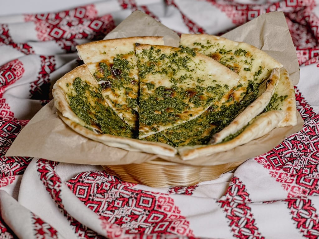 Паляничка з соусом Песто