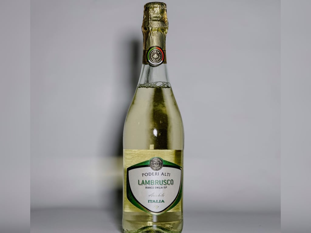 Ігристе шампанське Lambrusko Dell'Emilia Poderi Alti біле н/сол