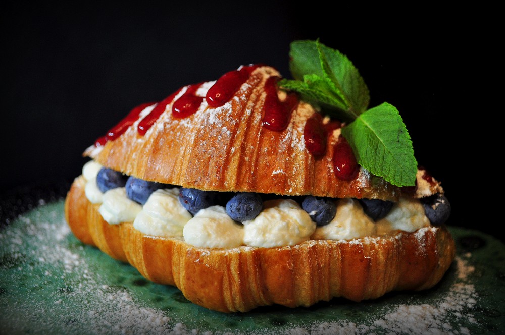 Круасан "Полуничка"