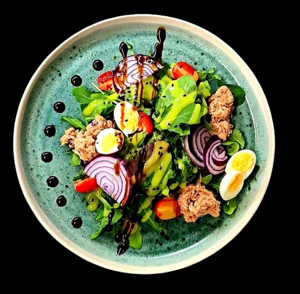 Салат з тунцем