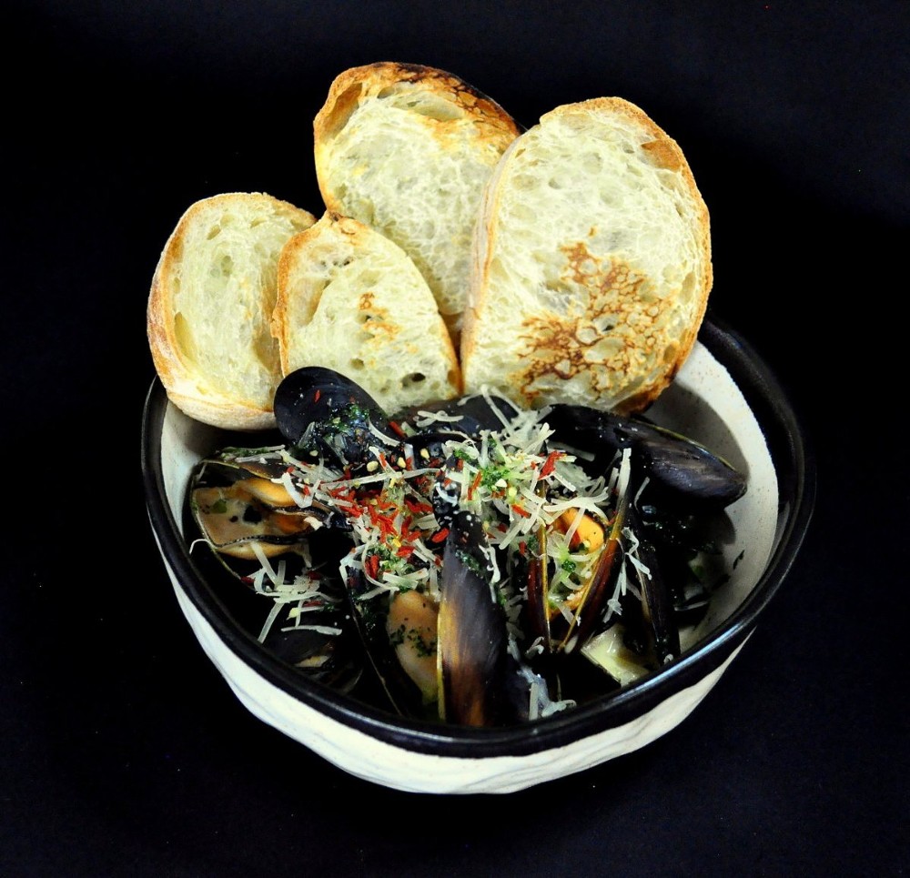 Мідії в сирному соусі