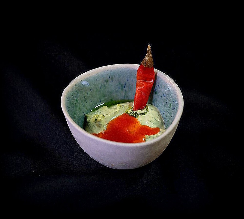 Соус вершковий з зеленню шрірача