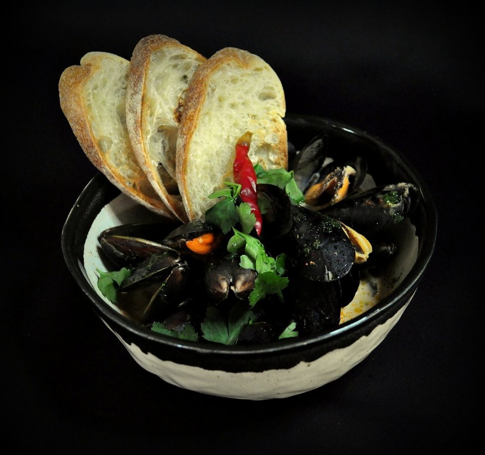 Мідії в соусі том ям