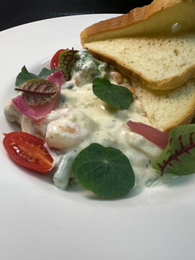 Морепродукти з вершковим соусом