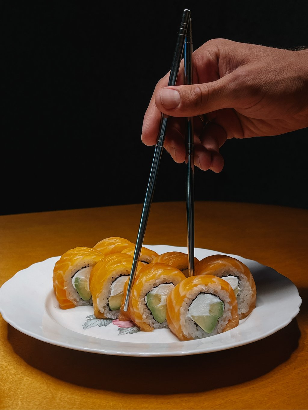 Філадельфія зі свіжим лососем та авокадо/огірком 340г