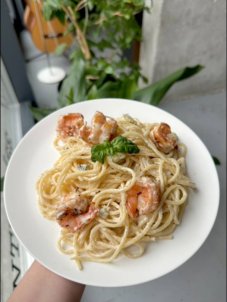 Паста з креветками і Дорблю