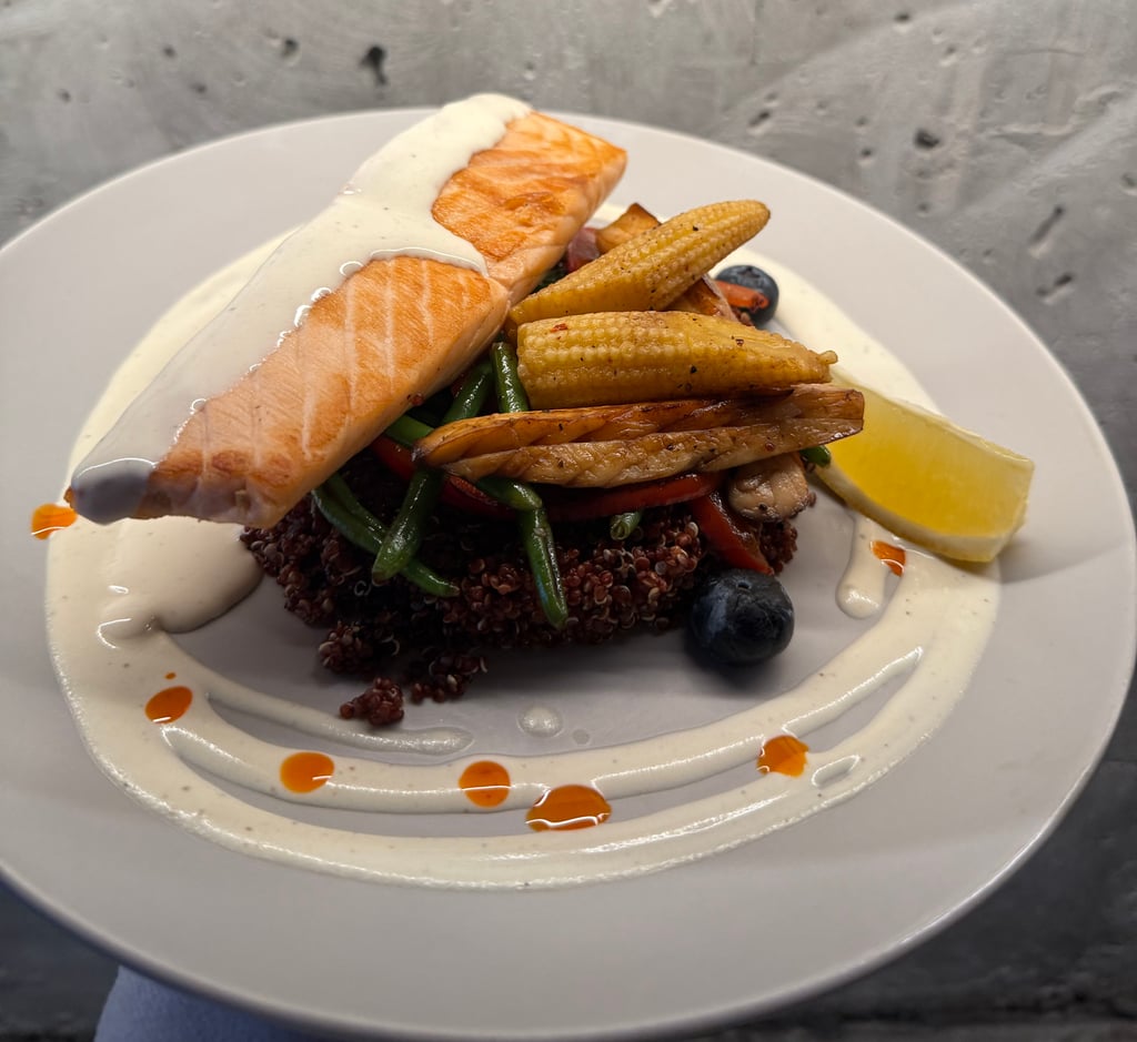 Стейк лосося з кіноа 