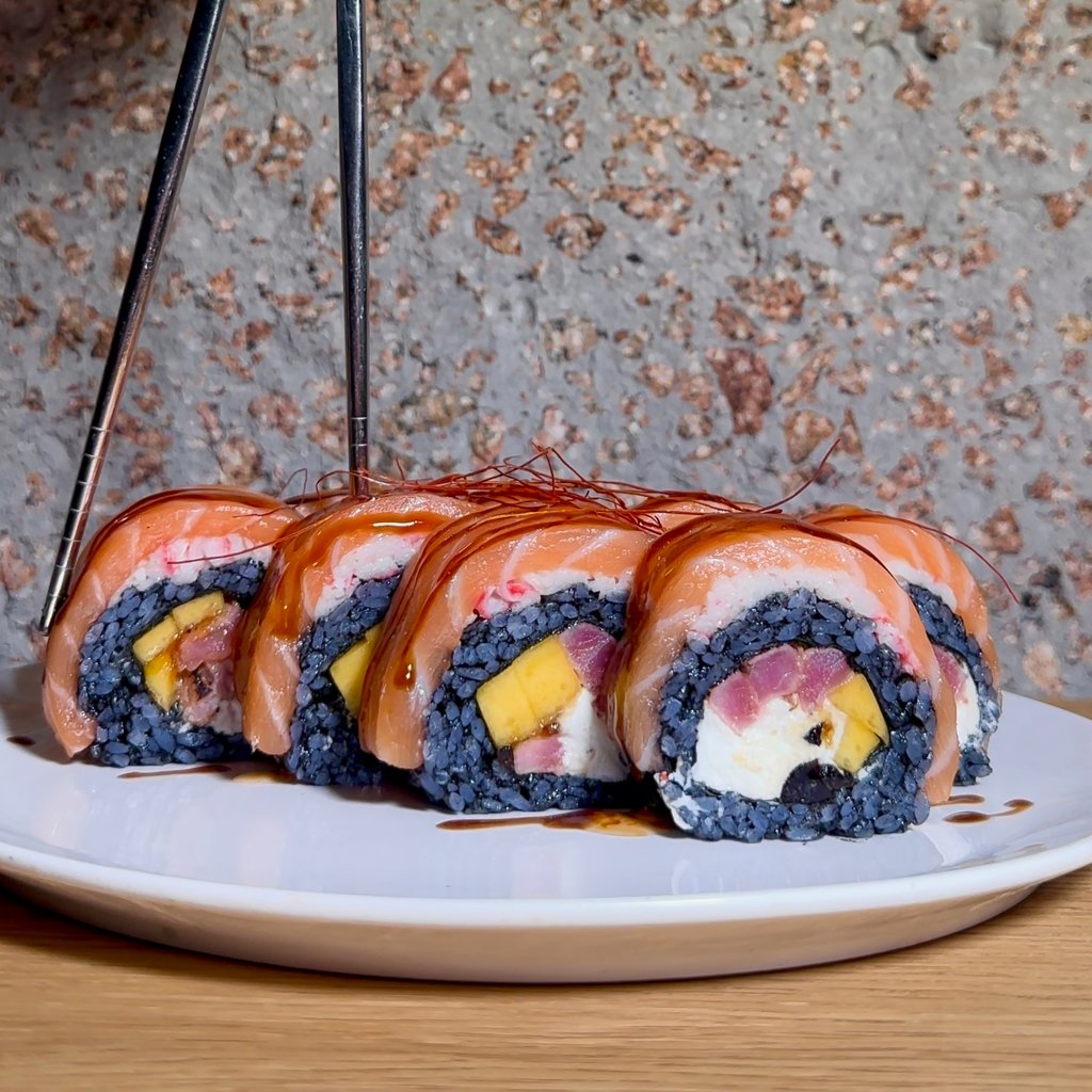 Рол червоний дракон 436г