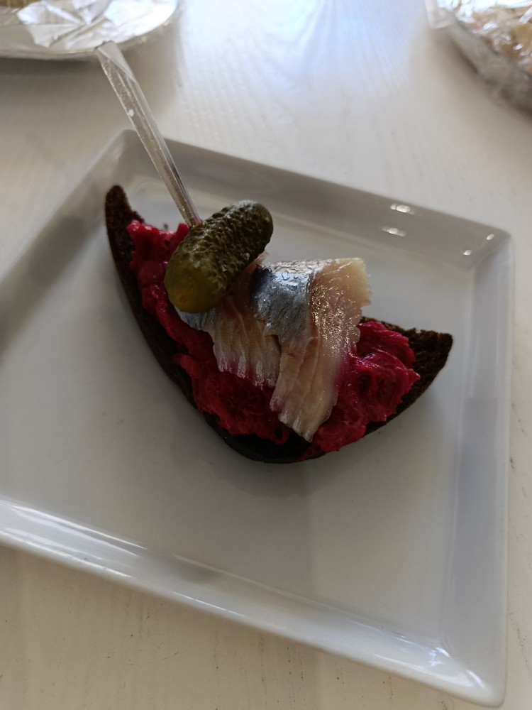 канапе з оселедцем