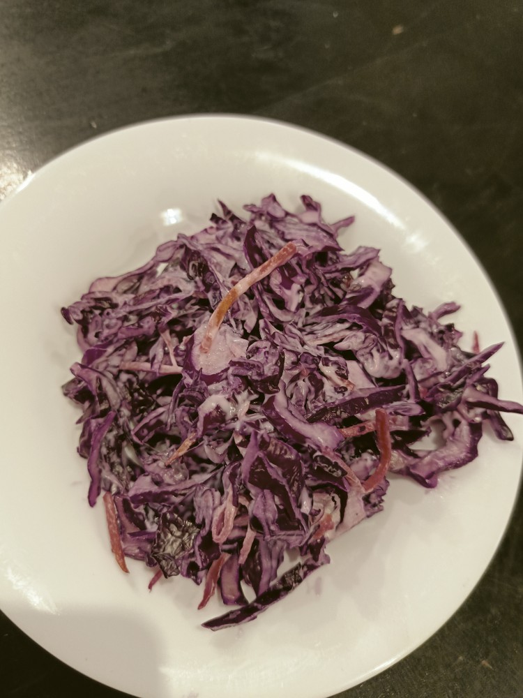 салат з красної капусти