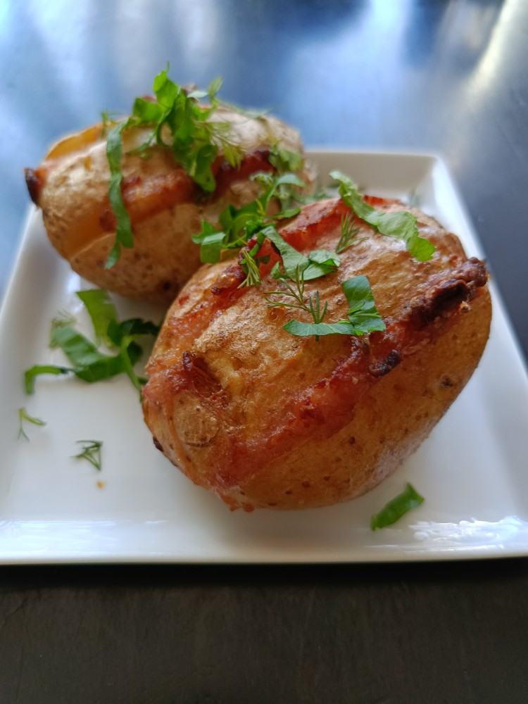 картопля запечена з грудинкою