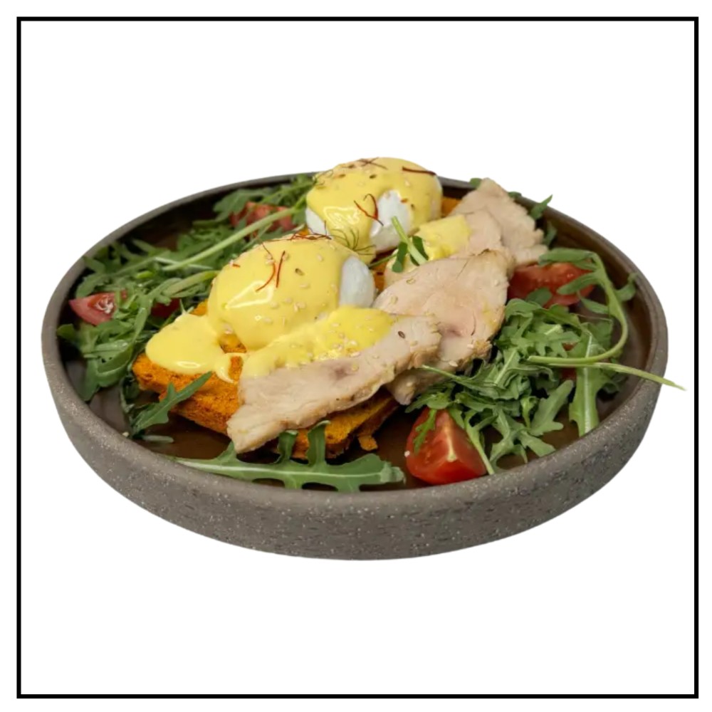 Яйця бенедикт з індичкою і лляним хлібом 