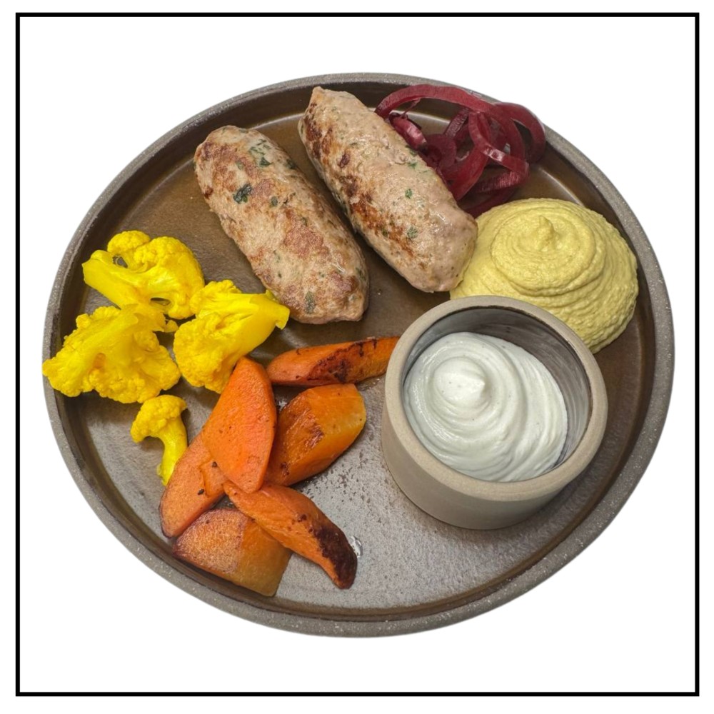 Люля свино-яловичий з хумусом і печеними овочами 