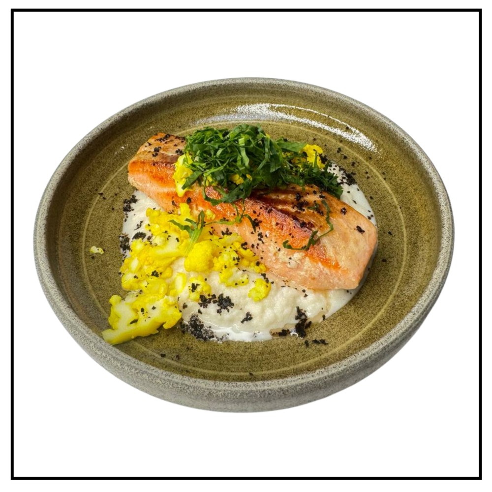 Філе лосося з пюре цвітної капусти 