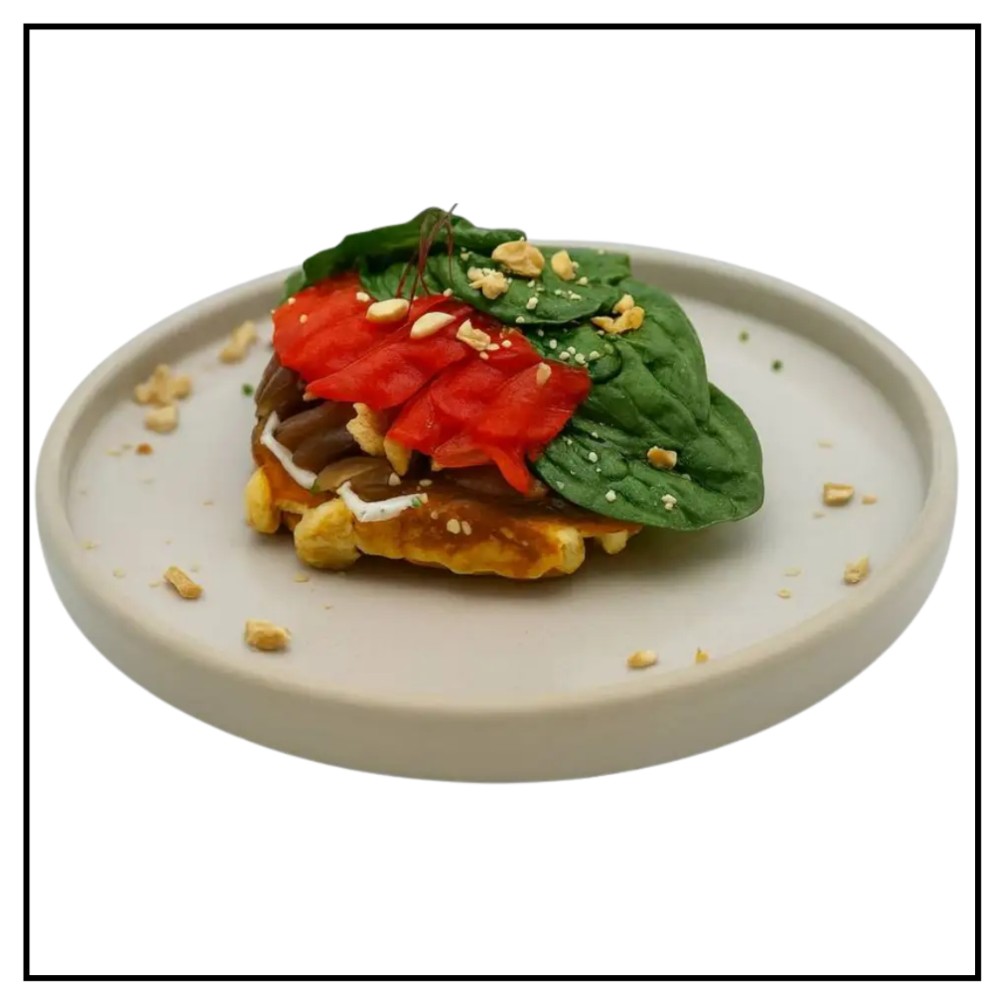 Вафля з  маринованим баклажаном та соусом лабне 