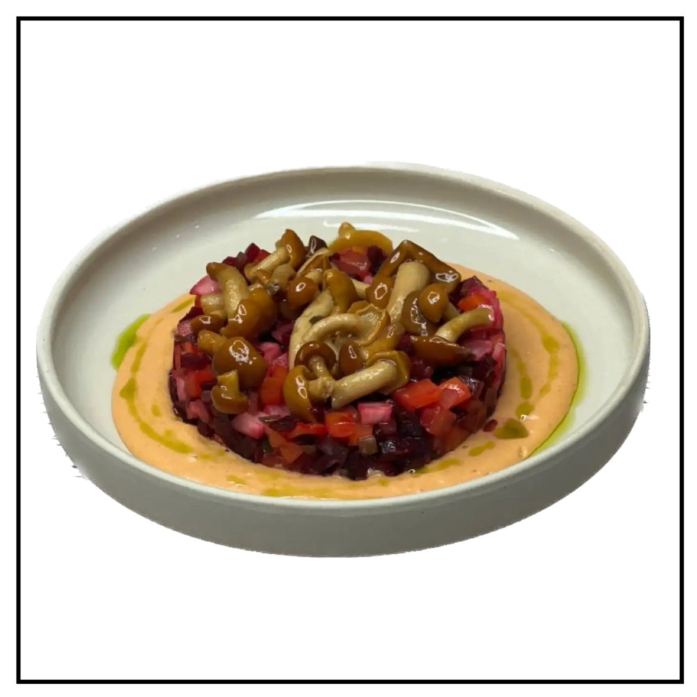 Вінегрет з опеньками та червоним хумусом 