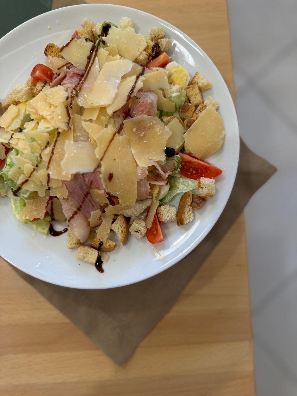Салат Цезар з куркою і беконом