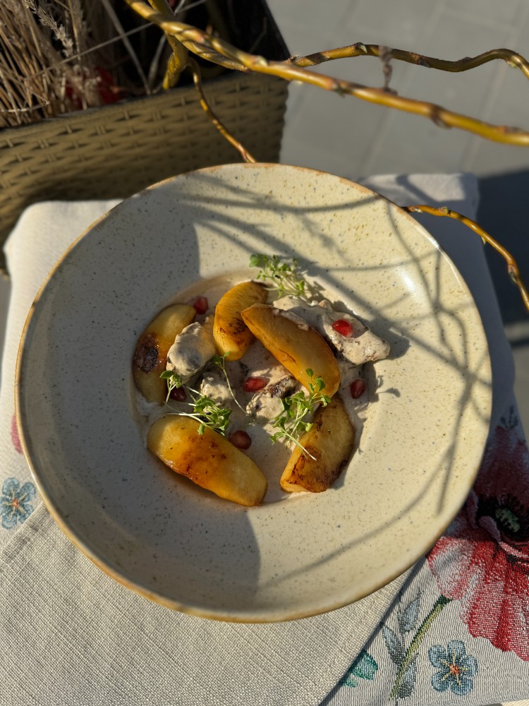 Печінка з каремелізованими яблуками 