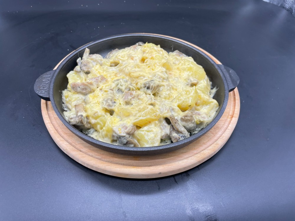 Картопля з вирізкою та грибами 
