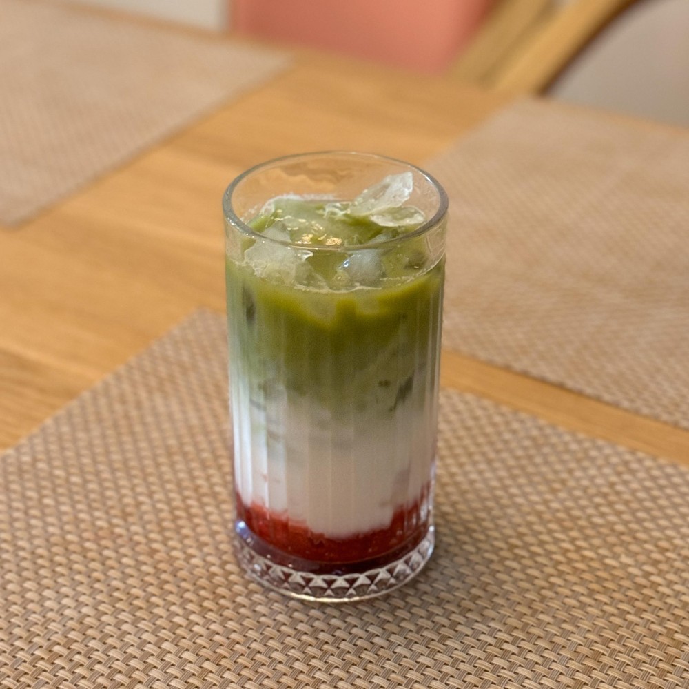 Iced Matcha Полуниця