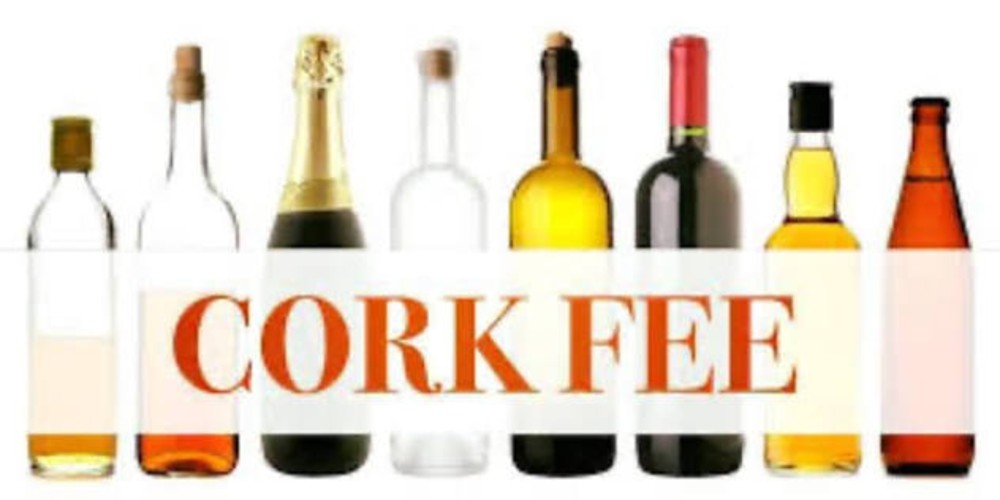 Cork fee (свій алкогольний напій за одну пляшку)