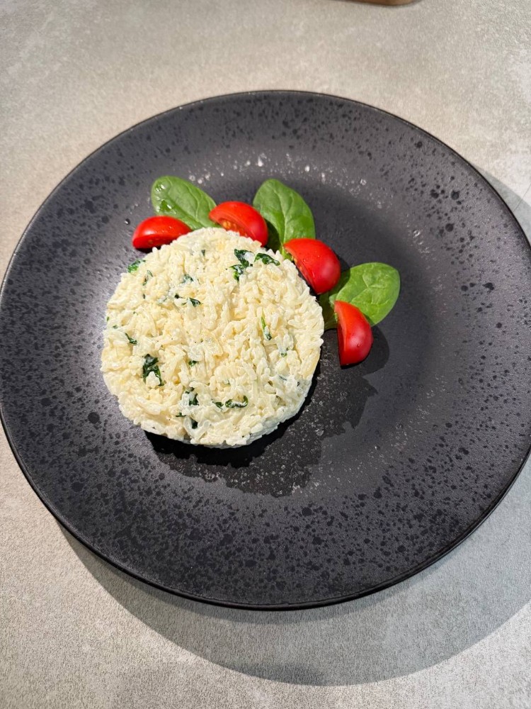 Рис басматі у вершковому соусі зі шпинатом