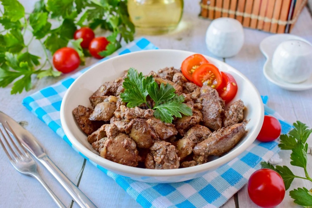 Куряча печінка з цибулею