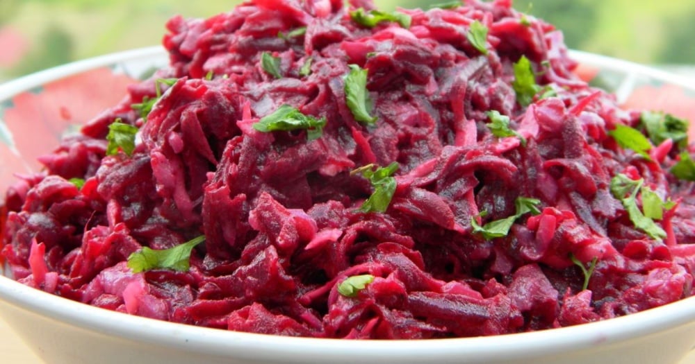 Салат з відварного буряка з майонезом